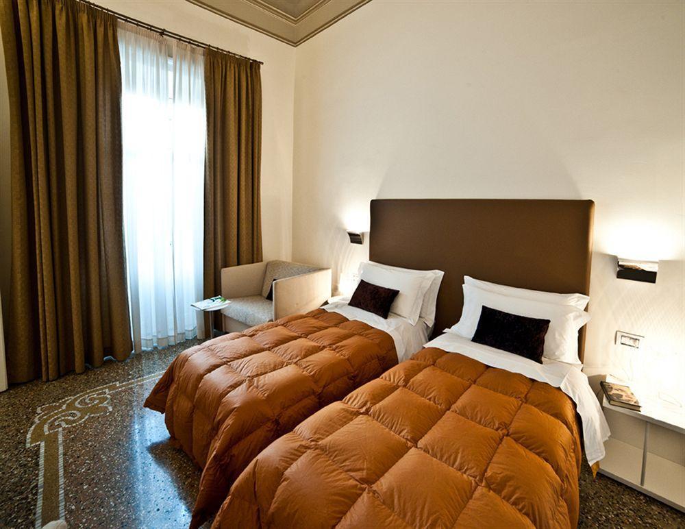 Town House Cavour Bed & Breakfast เรจโจ ดี คาลาเบีย ภายนอก รูปภาพ