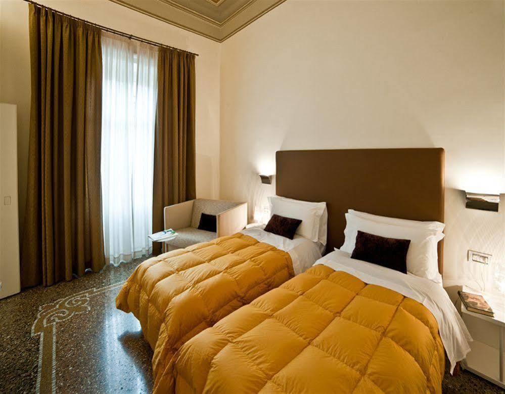 Town House Cavour Bed & Breakfast เรจโจ ดี คาลาเบีย ภายนอก รูปภาพ